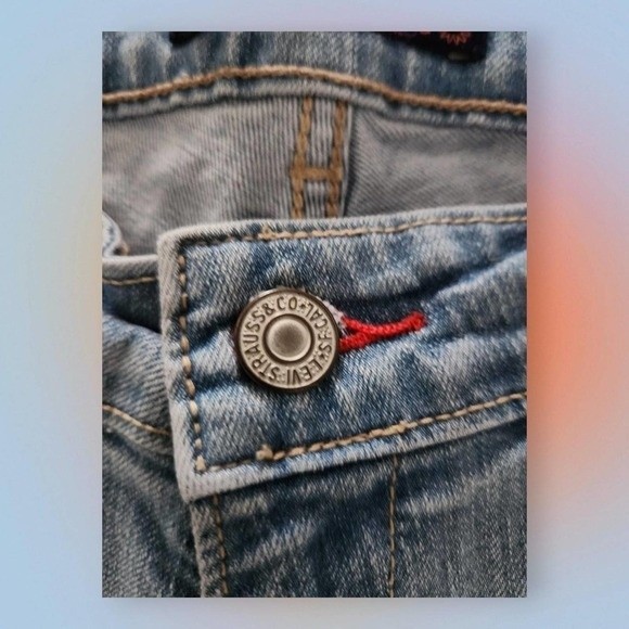 SOLD Vintage Levi’s Y2K Early 2000s Distressed Levi's Painter Shorts - Picture 5 of 8
